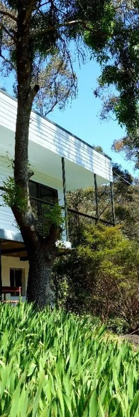 Peaceful bush retreat in newly renovated lodge in St Andrews，位于Saint Andrews的酒店