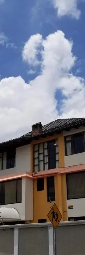 HOSTAL EL CONFORT QUITO NORTE，位于基多的酒店