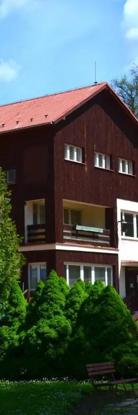 Sport Hotel Gejzirpark，位于卡罗维发利的酒店