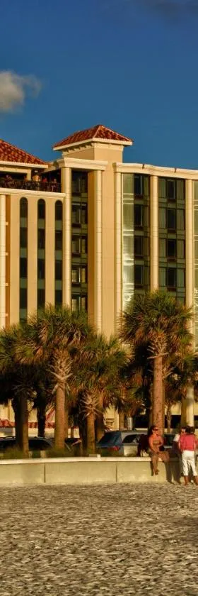 Pier House 60 Clearwater Beach Marina Hotel，位于克利尔沃特的酒店