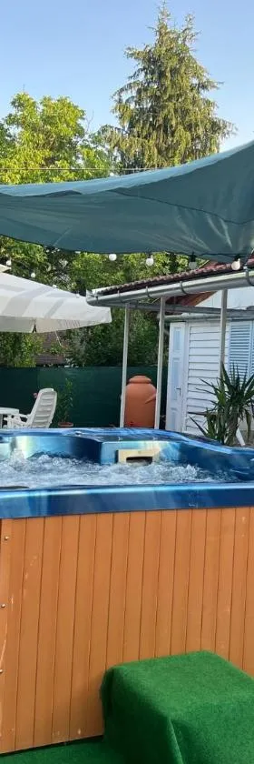 Klara Apartmanház，位于欧尔菲的酒店