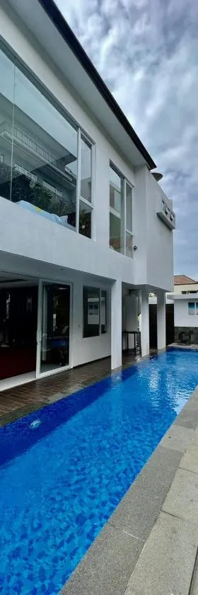 Platinum Yellow Bandung Villa 24 Pax Private Pool，位于Bengkok的酒店