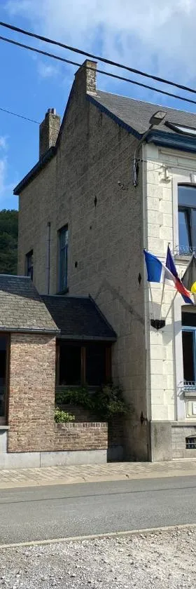 Maison Dispa，位于Walcourt的酒店