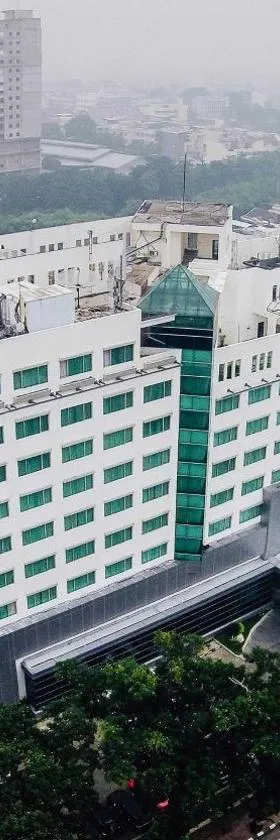 埃默拉尔德花园国际酒店，位于棉兰的酒店