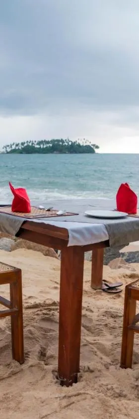 Sumadai Beach Hotel，位于贝鲁沃勒的酒店