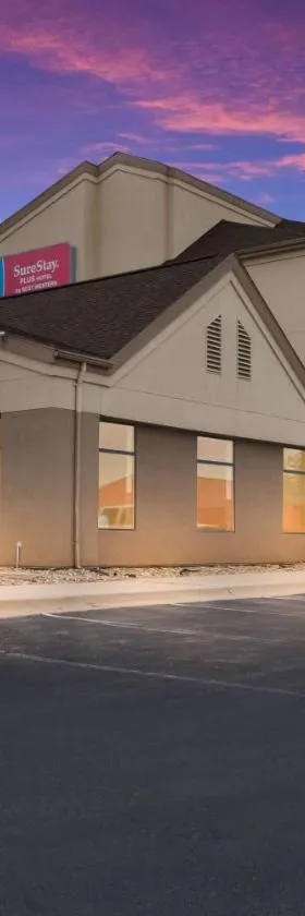 SureStay Plus Hotel by Best Western Coralville Iowa City，位于克拉尔维尔的酒店