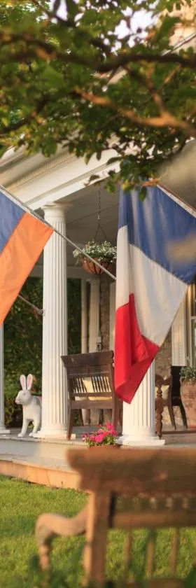 L'Auberge Provencale Inn & Restaurant，位于Boyce的酒店