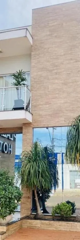 HOTEL PLAZA PONTES e LACERDA，位于Pontes e Lacerda的酒店