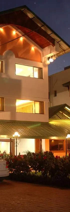 Hotel Woodland，位于戈尔哈布尔的酒店