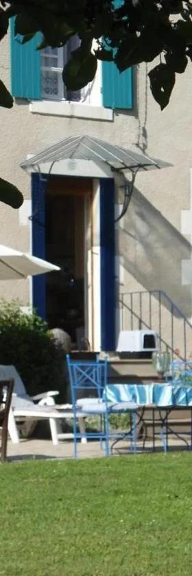 La maison bleue，位于Arquian的酒店