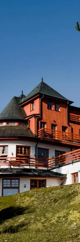 Hotel VÍTKOVA HORA，位于卡罗维发利的酒店