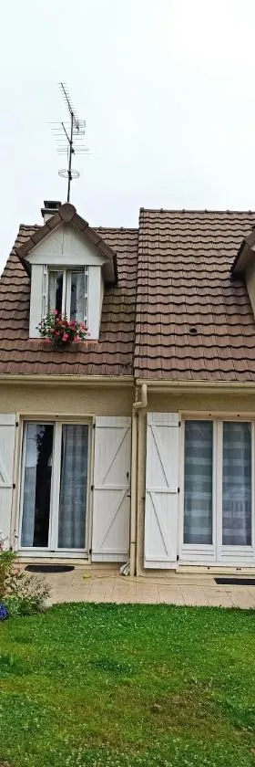 Chambre d hôte à 20 min de VERSAILLES，位于Le Mesnil-Saint-Denis的酒店