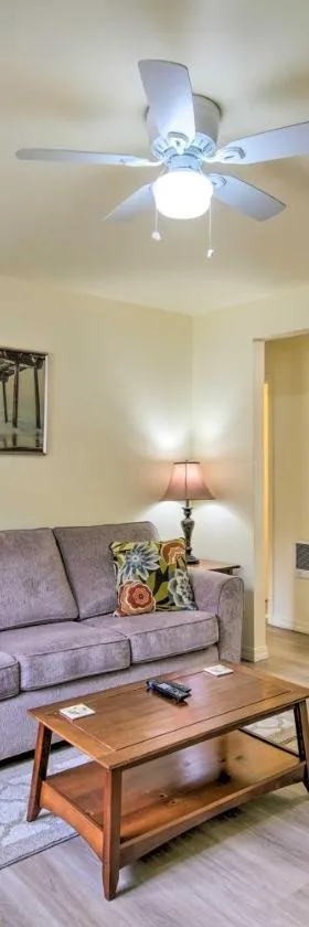 Winchester Bay Apt Near Dunes and State Parks!，位于里兹波特的酒店