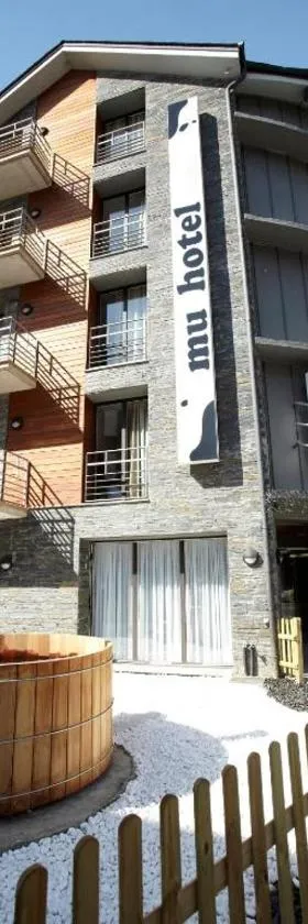 Hotel MU，位于拉考蒂纳达的酒店