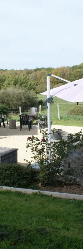 Chambres & Table d'hôtes de La Vieille Ferme，位于Salon-la-Tour的酒店