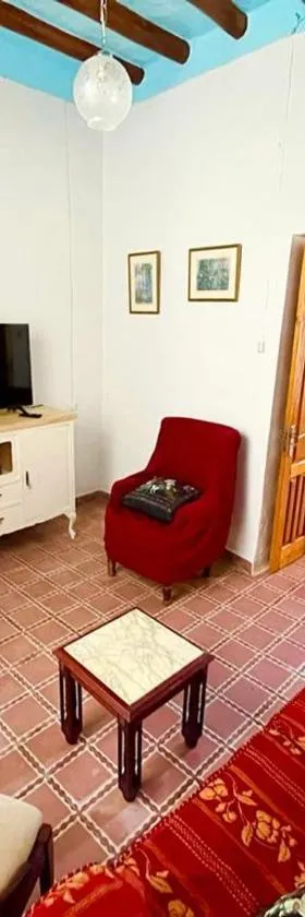 Casa Béjar, Tranquila casa con chimenea, patios, junto a la piscina，位于Cañete la Real的酒店