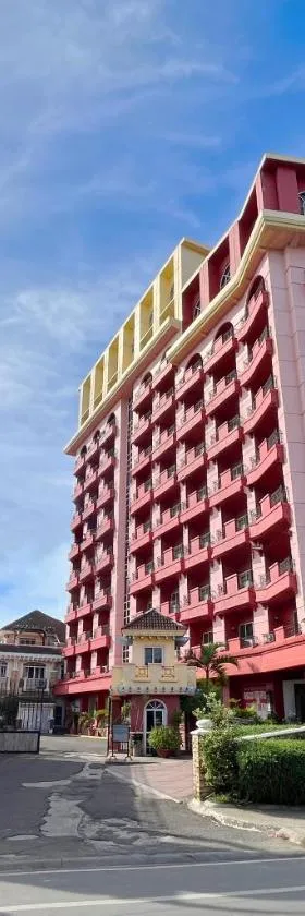 麦克坦皇冠丽晶套房酒店，位于麦克坦的酒店