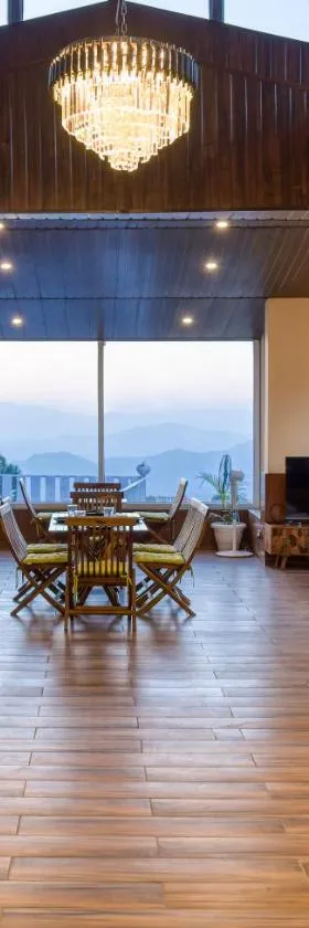 The Frostwood Resort，位于拉尼凯特的酒店