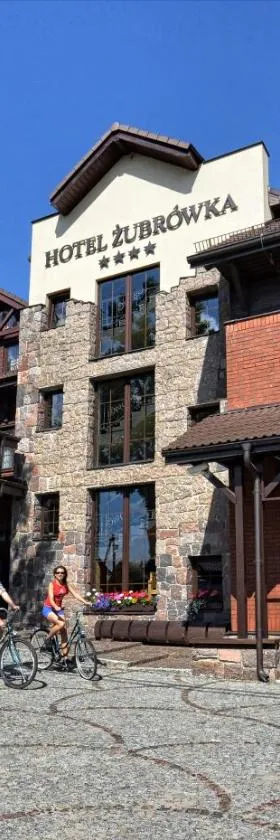 Hotel Żubrówka Spa & Wellness，位于比亚沃维耶扎的酒店