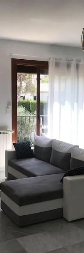 Haut de maison entièrement rénové avec garage，位于卡努的酒店