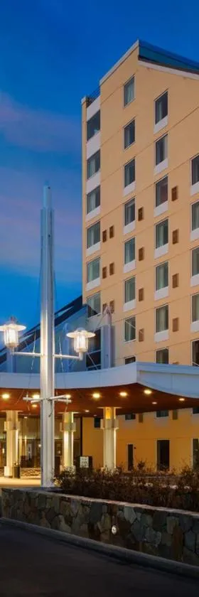 Newport Harbor Island Resort，位于纽波特的酒店