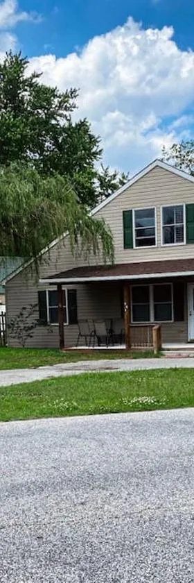 Entire Private 2 bedrooms house, nice neighborhood，位于Arnold的酒店