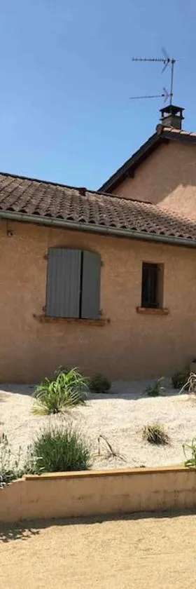 Appartement 55m2 en beaujolais & ENEDIS à 15 min，位于Saint-Germain-Nuelles的酒店