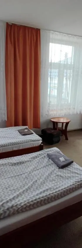Hotel Stary Ratusz，位于Kostomłoty的酒店