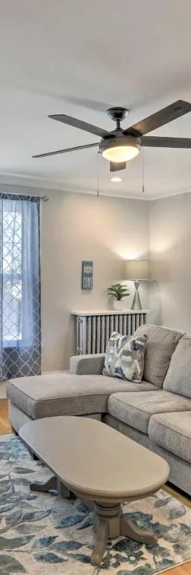 2nd-Floor Dillon Apt - Near University and Fishing!，位于狄龙的酒店