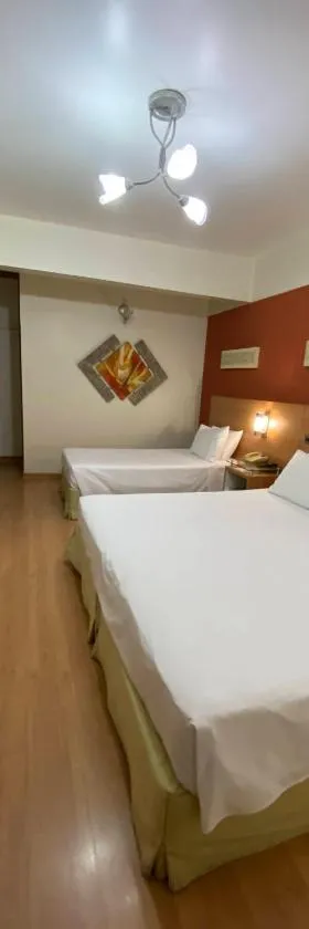 Líber Hotel Nova Serrana - Conforto na Rota da BR-262，位于Nova Serrana的酒店