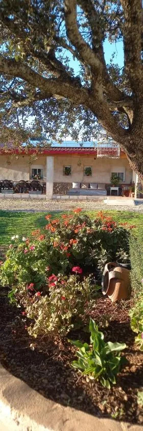 CASA RURAL LA HOJA EL VALLE，位于Valdecaballeros的酒店