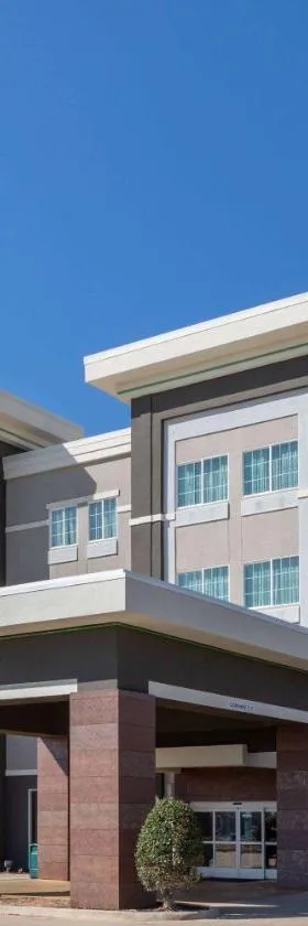 La Quinta Inn & Suites by Wyndham Durant，位于杜兰特的酒店