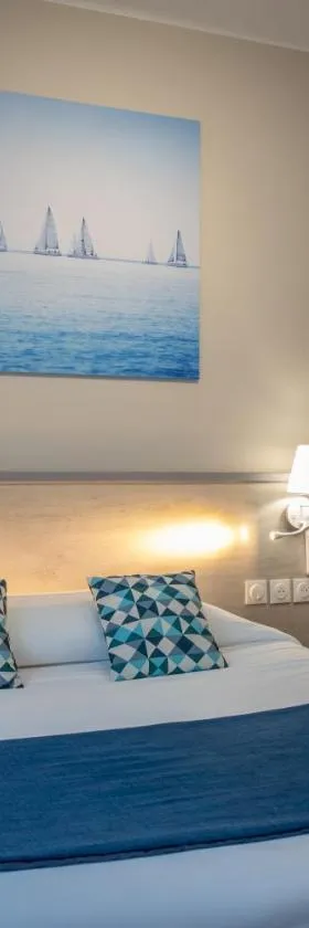 Logis REX HOTEL Lorient，位于洛里昂的酒店