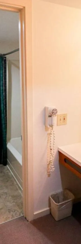 Cedarbrook Two Double bed Standard Hotel room 118，位于基灵顿的酒店