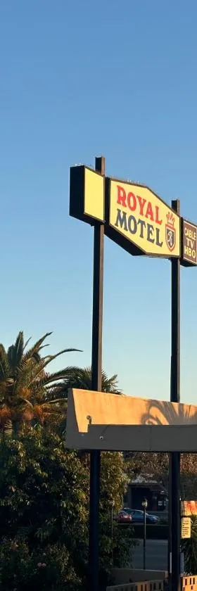 ROYAL MOTEL TRACY，位于特雷西的酒店