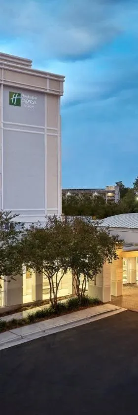Holiday Inn Express & Suites Charleston DWTN -Westedge by IHG，位于查尔斯顿的酒店
