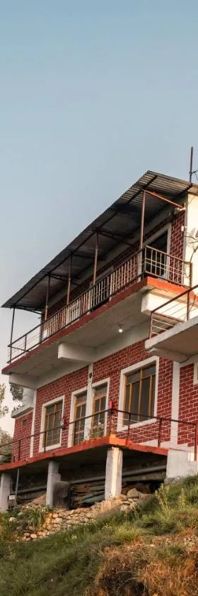 Odyssey Stays Kausani，位于考萨尼的酒店