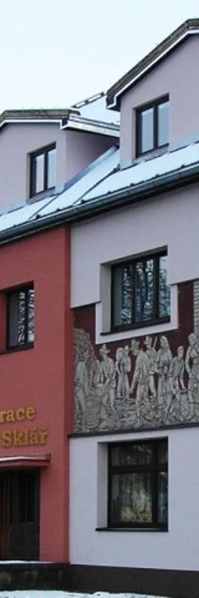 斯克拉餐厅旅馆，位于卡罗林卡的酒店