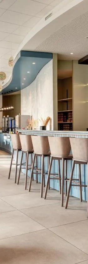B&B HOTEL Lille Lillenium Eurasanté，位于里尔的酒店