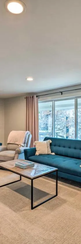 Spacious Layton Retreat with Private Hot Tub!，位于雷顿的酒店