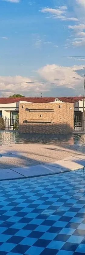 Agradable casa con piscina en tierra caliente，位于弗兰德斯的酒店
