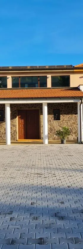 Atrium-Accomm，位于Řitka的酒店