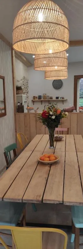 Le Grenier - Chambre d'hôtes，位于Thusy的酒店