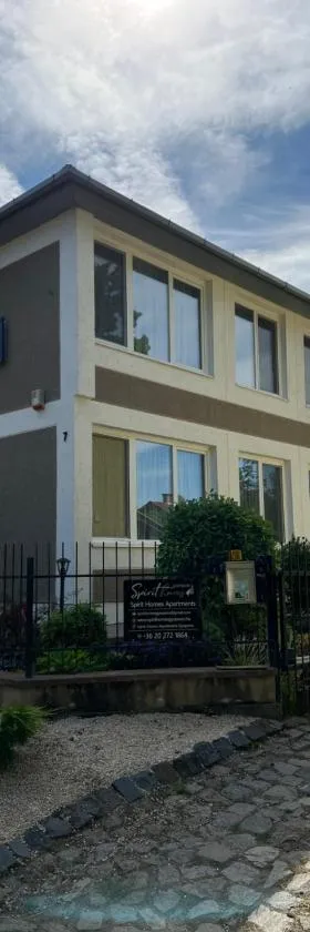 Spirit Homes Apartments，位于欧罗什哈佐的酒店
