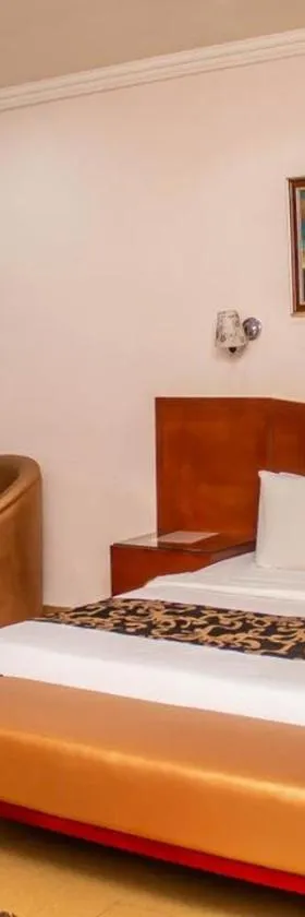 Conference Hotel & Suites Ijebu，位于Ijebu Ode的酒店