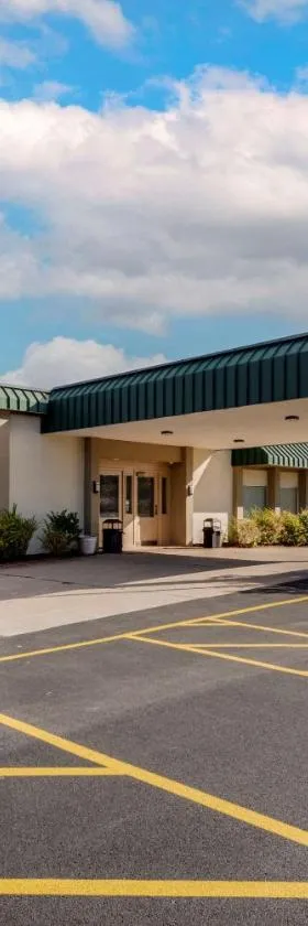 Quality Inn & Suites New Hartford - Utica，位于尤蒂卡的酒店