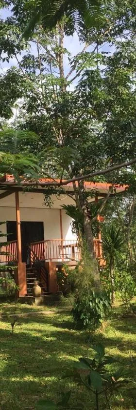Baansuan Suksangob Farm Stay，位于董里的酒店