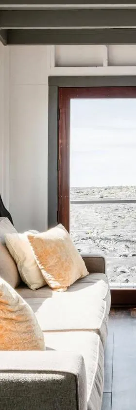 THE PHOENIX HOUSE - EPIC Tiny Home Gem on Volcanic Lava Field!，位于Kehena的酒店