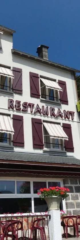 Logis Hôtel Le Beau Site，位于拉克河畔尚邦的酒店