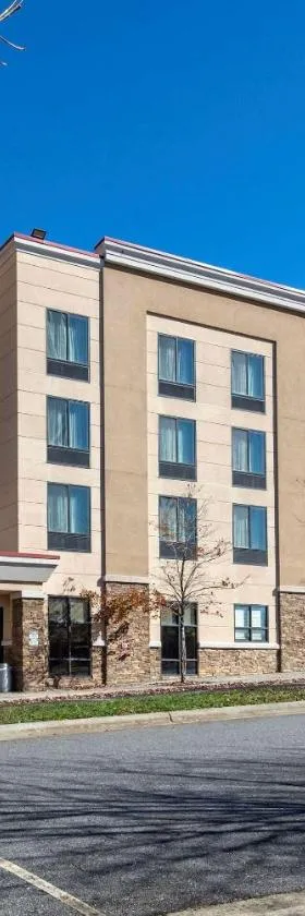 Comfort Suites Huntersville near Lake Norman，位于亨特斯维尔的酒店